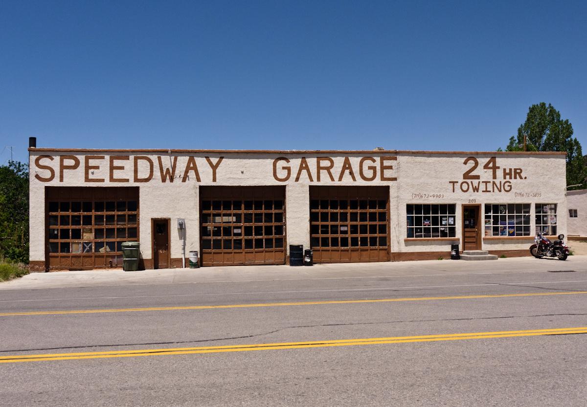 P1010422.jpg - On the way back to Taos I passed the Speedway Garage (est. 1946) in San Luis, CO.