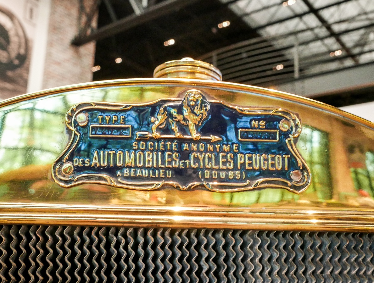030.jpg - THE PEUGEOT LION LOGO PREDATES THIS 1907  VOITURETTE.