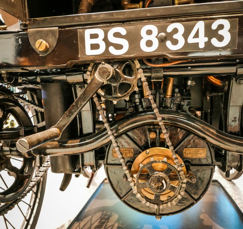 032.jpg - CRANK IT UP!