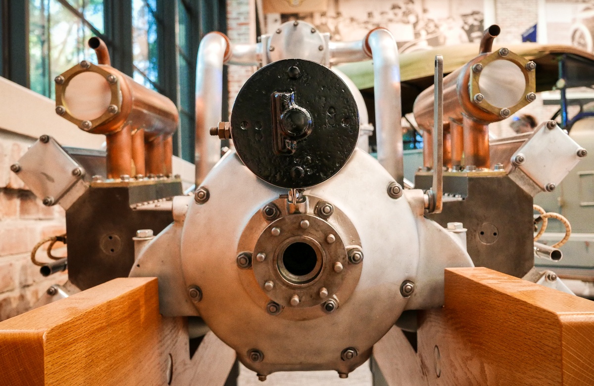 060.jpg - MILLER MARINE MOTOR.