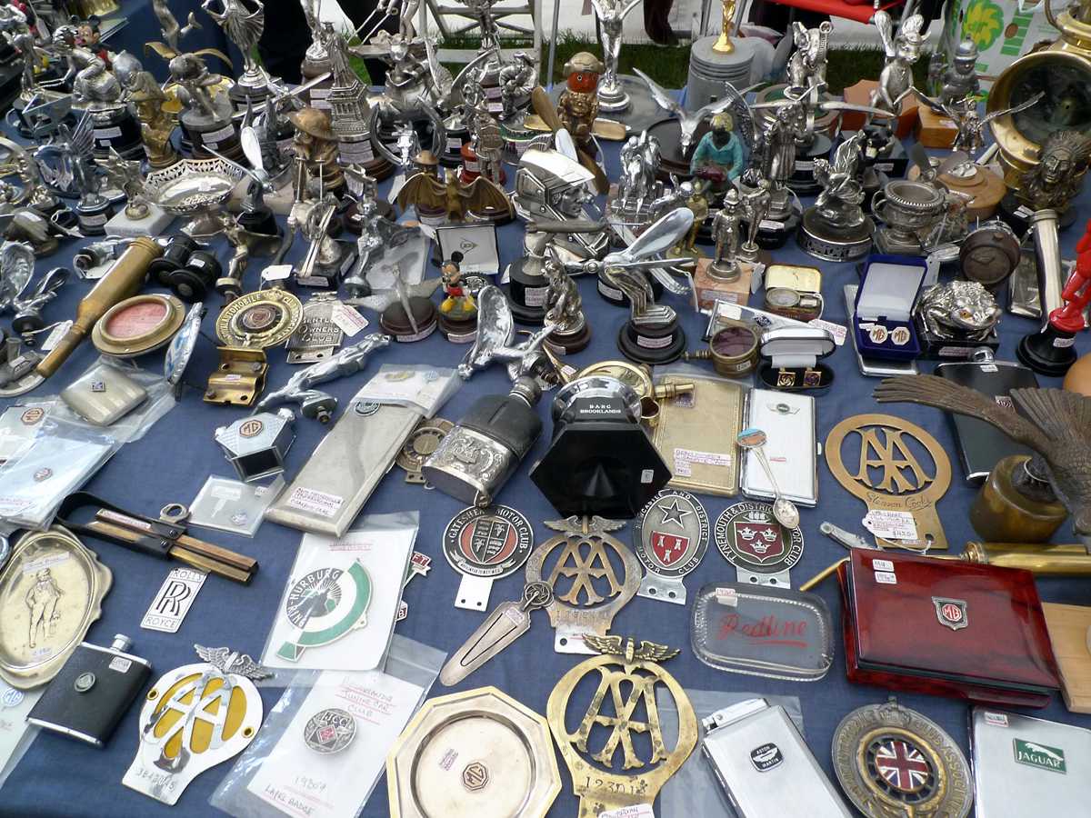 L1010184.JPG - Badges, mascots, nameplates, and anything with a car logo on it.