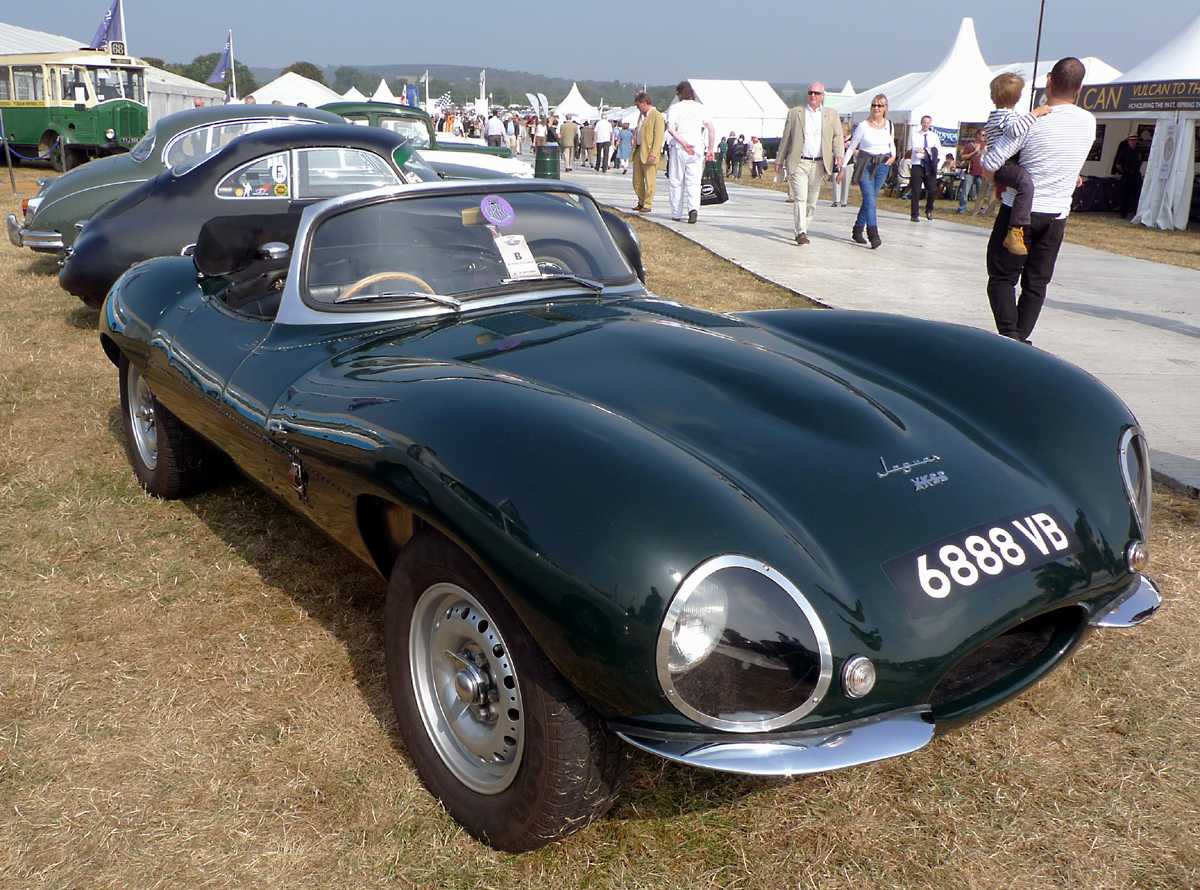 L1010715.JPG - Outside the Revival grounds in the overflow area I spotted this XK-SS. Tough to tell the real ones from the replicas but this looks right.