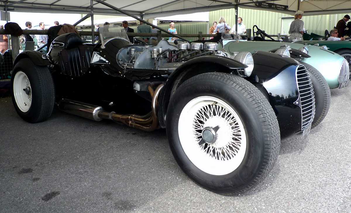 L1010888.JPG - The Stovebolt Special is an HWM Formula 2 car into which a Californian shoehorned a small block Chevvy. It was one of the first Chevy powered specials. Now back in England it is a spectator favorite.