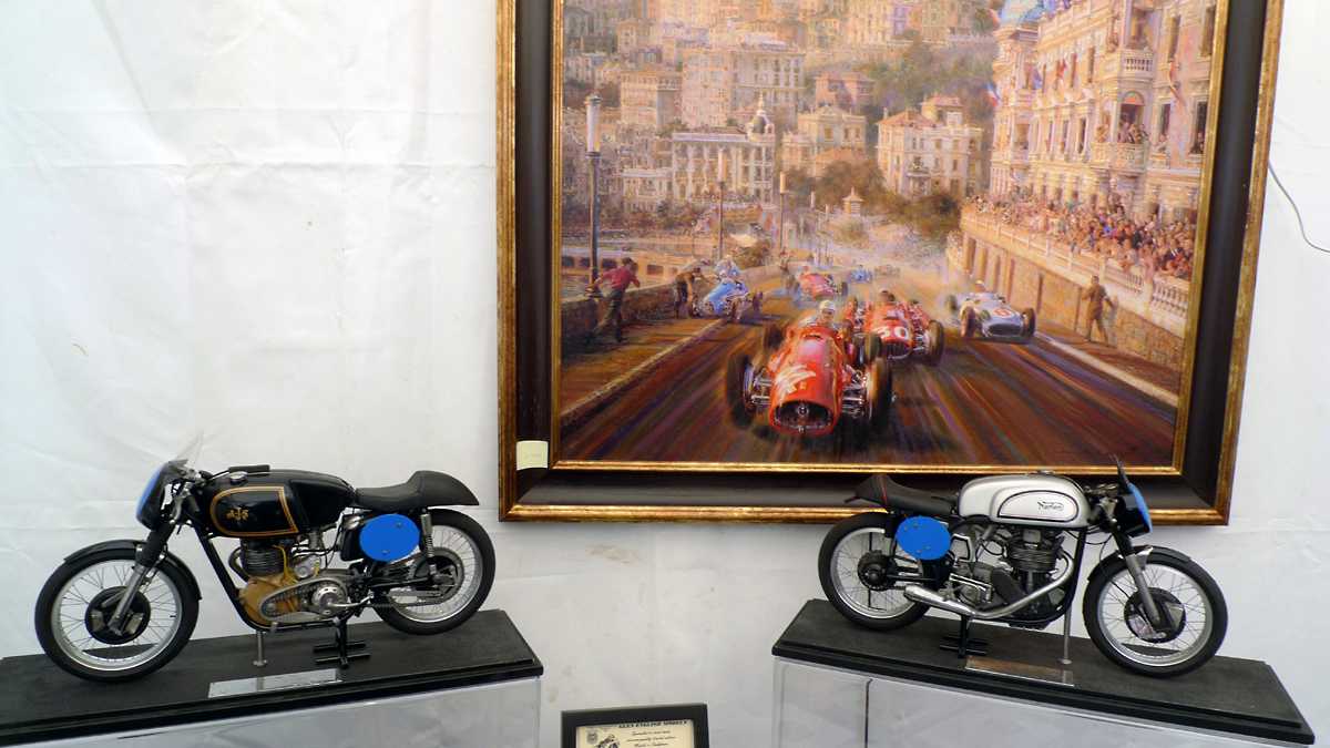 L1010679.JPG - Formula One at Monaco art and 500 GP models.