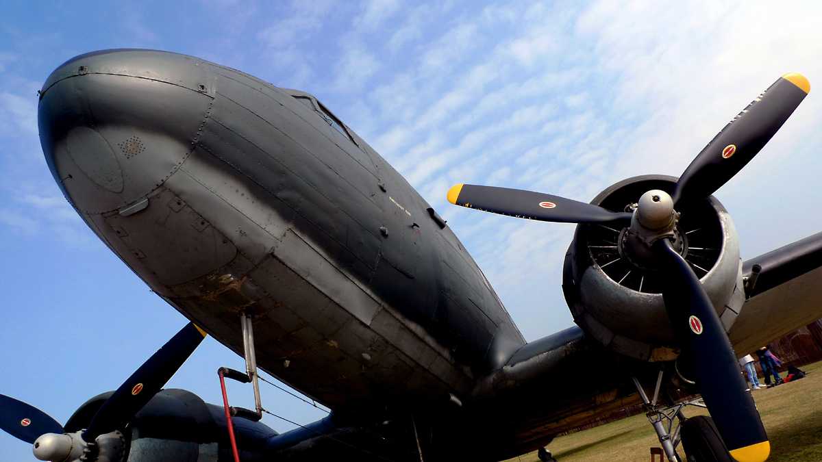 L1010909.JPG - Close-up of the DC-3. More proerly a C-47 I guess as it's in military trim.