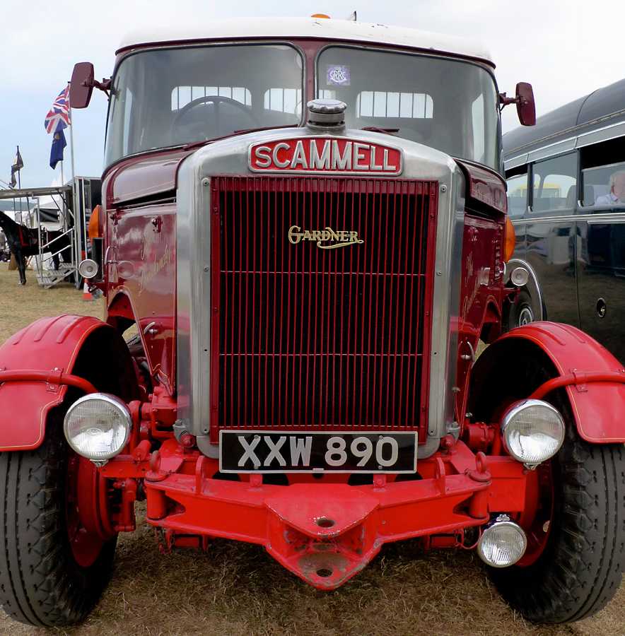 L1010933.JPG - Now that's a truck. Quite the front suspension too.