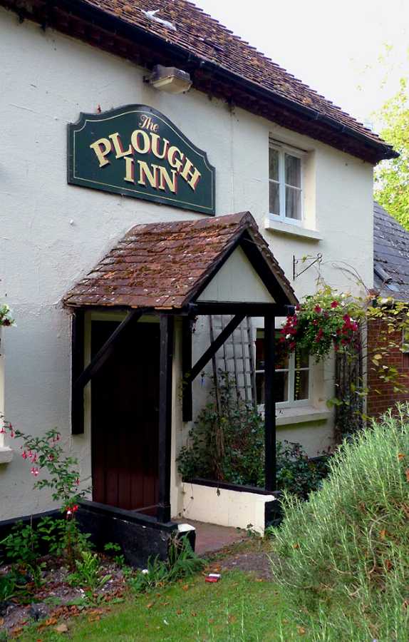 L1010113.JPG - First night in England the proprietor of our B&B suggested this village pub for dinner. She was right, it was excellent.